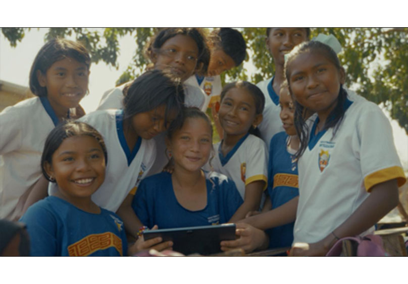 Estudiantes beneficiados por iniciativa de conectividad y educación en La Guajira