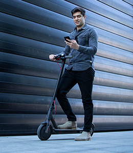 Patinetas eléctricas en tienda claro Patinetas eléctricas en tienda claro