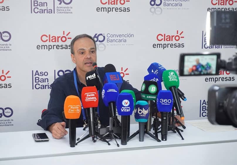 rodrigo de gusmao presenta inversiones tecnológicas de claro colombia