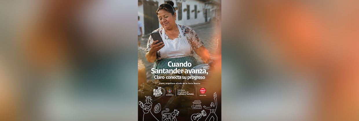 mujer usando su celular en campaña de conectividad de claro en santander mujer usando su celular en campaña de conectividad de claro en santander