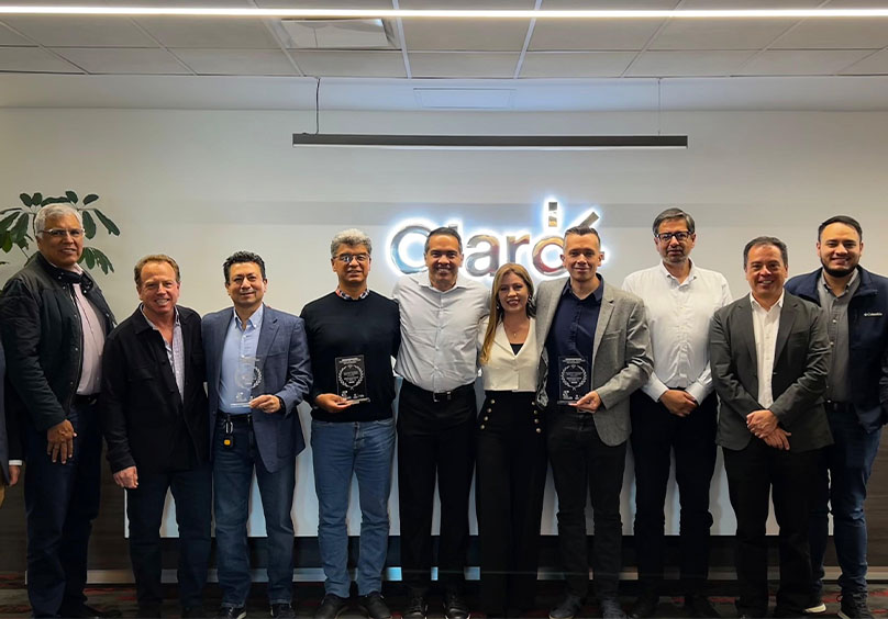 Equipo de Claro Colombia durante la entrega de reconocimientos de la CRC