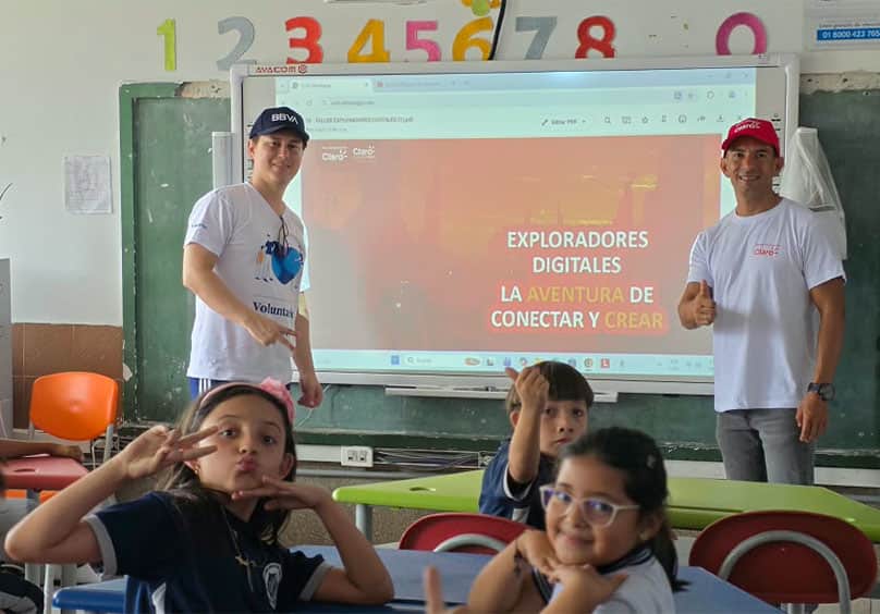 Estudiantes de Montenegro acceden a herramientas de educación digital